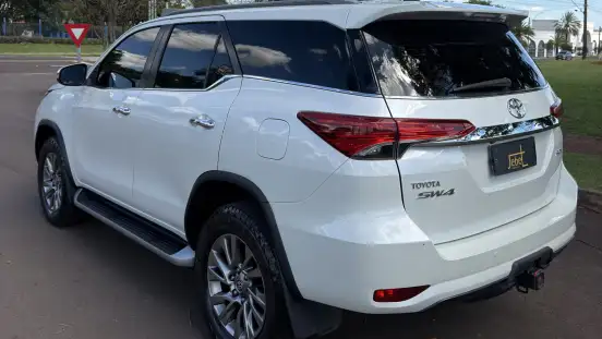 TOYOTA-HILUX SW4-2017