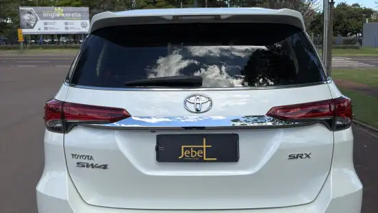 TOYOTA-HILUX SW4-2017