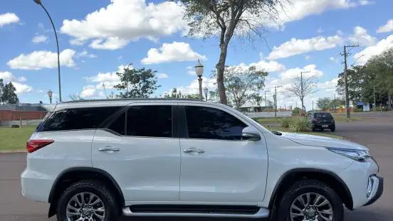 TOYOTA-HILUX SW4-2017