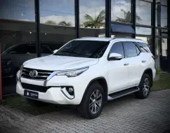 TOYOTA HILUX SW4 2.8 SRX 4X4 7 LUGARES 16V TURBO INTERCOOLER DIESEL 4P AUTOMÁTICO TOYOTA HILUX SW4 2.8 SRX 4X4 7 LUGARES 16V TURBO INTERCOOLER DIESEL 4P AUTOMÁTICO