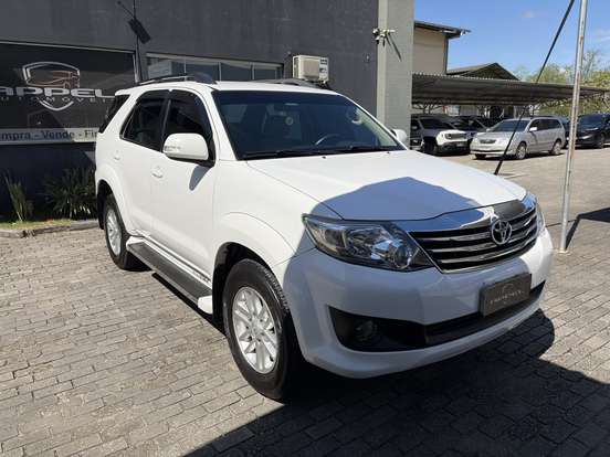 TOYOTA-HILUX SW4-2013