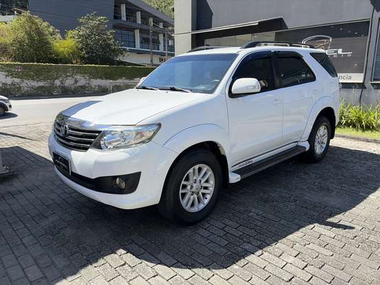 TOYOTA-HILUX SW4-2.7 SR 4X2 16V FLEX 4P AUTOMÁTICO TOYOTA-HILUX SW4-2013