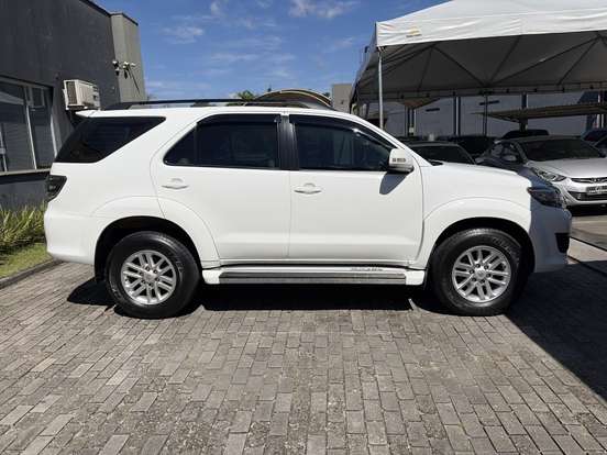TOYOTA-HILUX SW4-2013