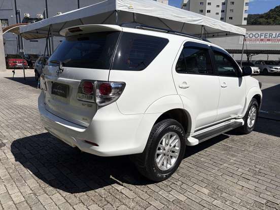 TOYOTA-HILUX SW4-2013