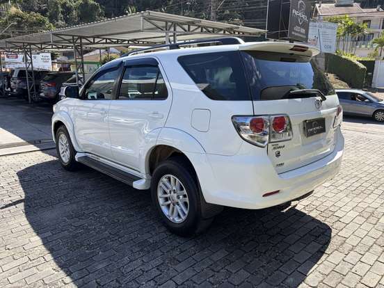 TOYOTA-HILUX SW4-2013