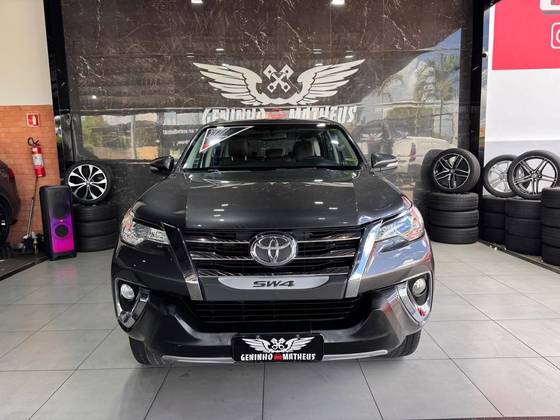TOYOTA HILUX SW4 2.7 SR 7 LUGARES 4X2 16V FLEX 4P AUTOMÁTICO