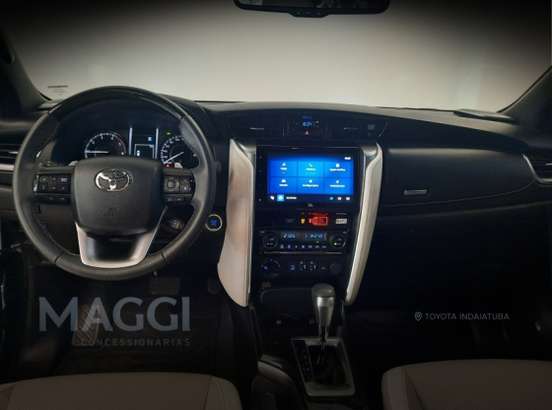TOYOTA-HILUX SW4-2025
