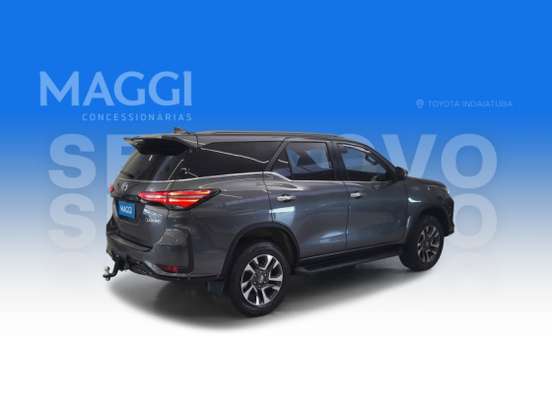 TOYOTA-HILUX SW4-2025