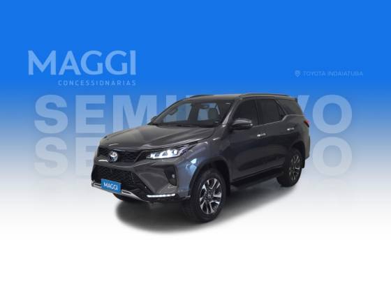 TOYOTA HILUX SW4 2.8 D-4D TURBO DIESEL DIAMOND 7L 4X4 AUTOMÁTICO