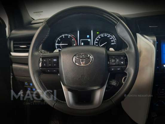 TOYOTA-HILUX SW4-2.8 D-4D TURBO DIESEL DIAMOND 7L 4X4 AUTOMÁTICO TOYOTA-HILUX SW4-2025