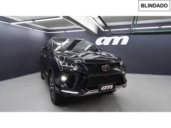 TOYOTA HILUX SW4 2.8 D-4D TURBO DIESEL DIAMOND 7L 4X4 AUTOMÁTICO