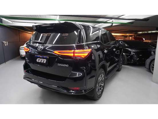 TOYOTA-HILUX SW4-2.8 D-4D TURBO DIESEL DIAMOND 7L 4X4 AUTOMÁTICO TOYOTA-HILUX SW4-2025