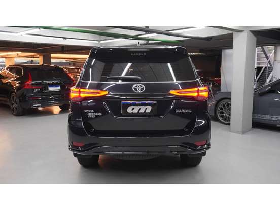 TOYOTA-HILUX SW4-2025