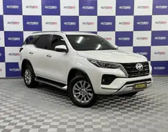 TOYOTA HILUX SW4 2.8 D-4D TURBO DIESEL SRX 4X4 AUTOMÁTICO TOYOTA HILUX SW4 2.8 D-4D TURBO DIESEL SRX 4X4 AUTOMÁTICO