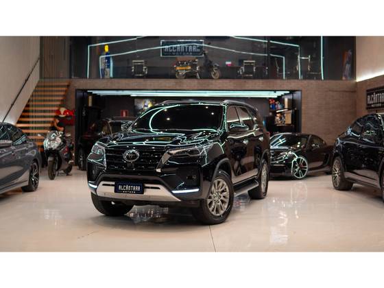 TOYOTA HILUX SW4 2.8 D-4D TURBO DIESEL SRX 4X4 AUTOMÁTICO