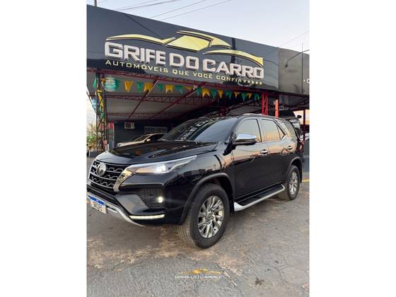 TOYOTA HILUX SW4 2.8 D-4D TURBO DIESEL SRX 7L 4X4 AUTOMÁTICO