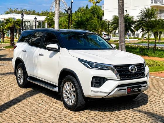 TOYOTA HILUX SW4 2.8 D-4D TURBO DIESEL SRX 7L 4X4 AUTOMÁTICO