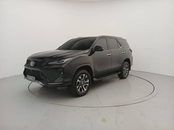 TOYOTA HILUX SW4 2.8 D-4D TURBO DIESEL SRX PLATINUM 4X4 AUTOMÁTICO