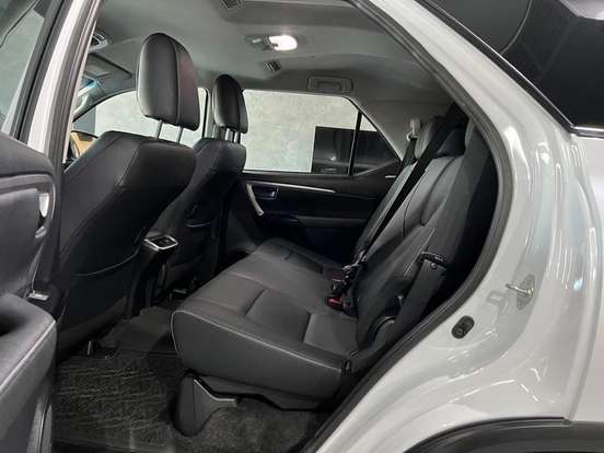 TOYOTA-HILUX SW4-2025