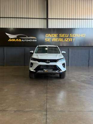 TOYOTA-HILUX SW4-2024