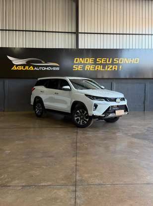 TOYOTA-HILUX SW4-2024