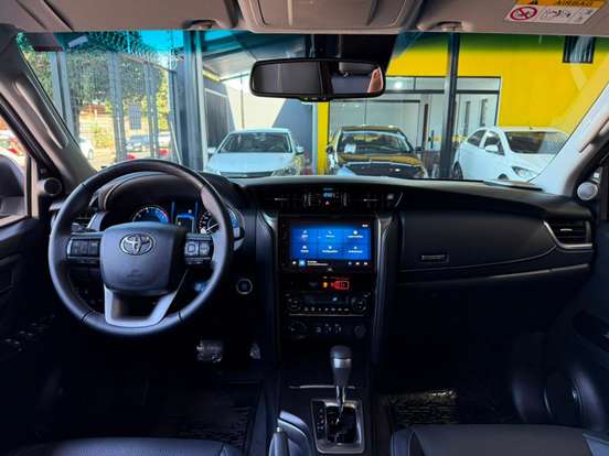 TOYOTA-HILUX SW4-2.8 D-4D TURBO DIESEL SRX PLATINUM 7L 4X4 AUTOMÁTICO TOYOTA-HILUX SW4-2024