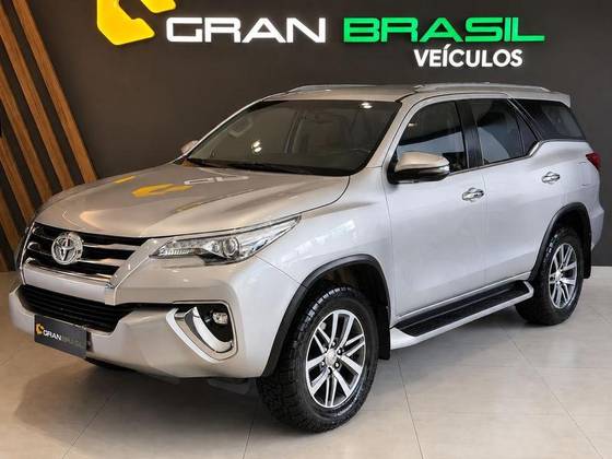 TOYOTA HILUX SW4 2.8 SRX 4X4 7 LUGARES 16V TURBO INTERCOOLER DIESEL 4P AUTOMÁTICO