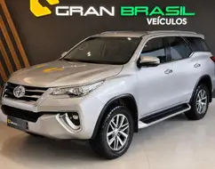 TOYOTA HILUX SW4 2.8 SRX 4X4 7 LUGARES 16V TURBO INTERCOOLER DIESEL 4P AUTOMÁTICO TOYOTA HILUX SW4 2.8 SRX 4X4 7 LUGARES 16V TURBO INTERCOOLER DIESEL 4P AUTOMÁTICO