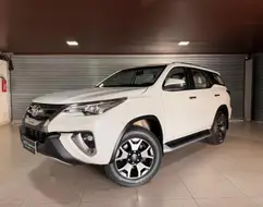 TOYOTA HILUX SW4 2.8 SRX DIAMOND 4X4 7 LUGARES 16V TURBO INTERCOOLER DIESEL 4P AUTOMÁTICO TOYOTA HILUX SW4 2.8 SRX DIAMOND 4X4 7 LUGARES 16V TURBO INTERCOOLER DIESEL 4P AUTOMÁTICO