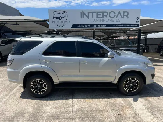 TOYOTA HILUX SW4 3.0 SRV 4X4 7 LUGARES 16V TURBO INTERCOOLER DIESEL 4P AUTOMÁTICO