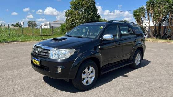 TOYOTA HILUX SW4 3.0 SRV 4X4 7 LUGARES 16V TURBO INTERCOOLER DIESEL 4P AUTOMÁTICO
