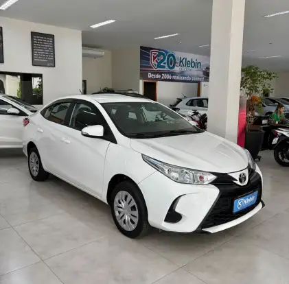 TOYOTA-YARIS-2023