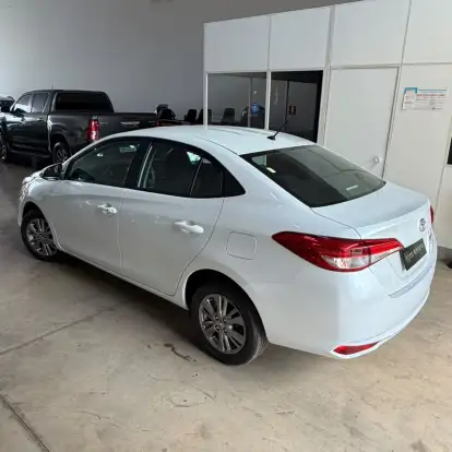 TOYOTA-YARIS-2021