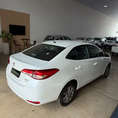 TOYOTA-YARIS-2021
