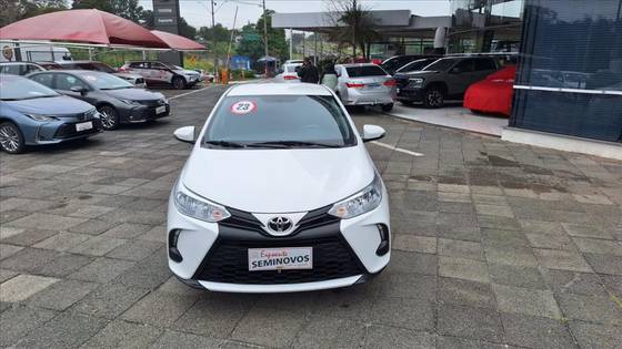 TOYOTA YARIS 1.5 16V FLEX SEDAN XL LIVE MULTIDRIVE