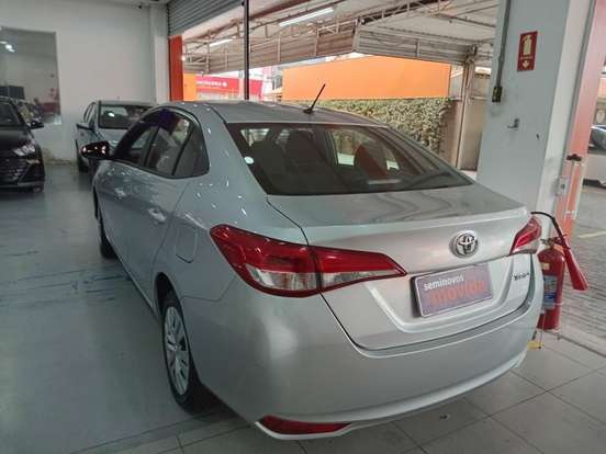 TOYOTA-YARIS-2024