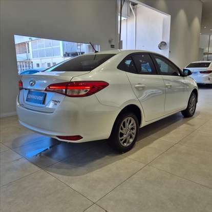 TOYOTA-YARIS-2024