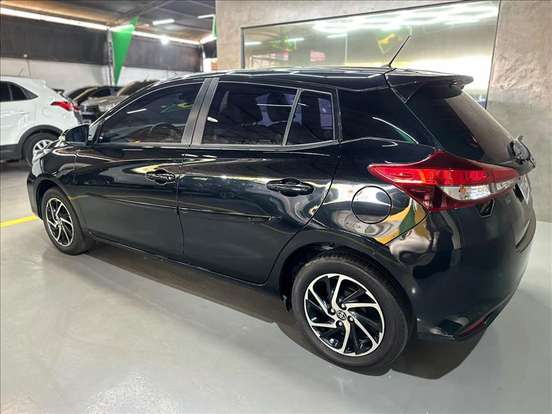 TOYOTA-YARIS-2022