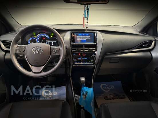 TOYOTA-YARIS-2023