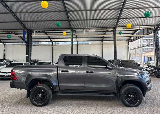 TOYOTA-HILUX-2024