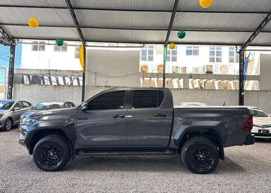TOYOTA-HILUX-2024