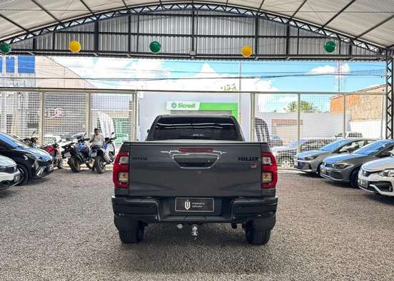 TOYOTA-HILUX-2024