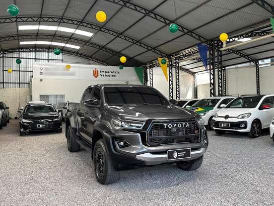 TOYOTA-HILUX-2.8 D-4D TURBO DIESEL CD GR-S 4X4 AUTOMÁTICO TOYOTA-HILUX-2024