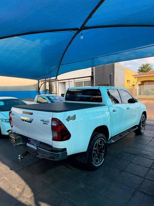 TOYOTA HILUX 2.8 D-4D TURBO DIESEL CD SRV 4X4 AUTOMÁTICO
