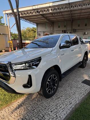 TOYOTA HILUX 2.8 D-4D TURBO DIESEL CD SRV 4X4 AUTOMÁTICO