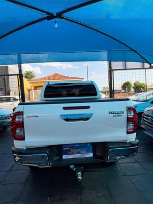 TOYOTA-HILUX-2022
