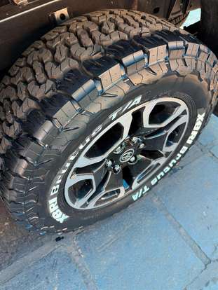 TOYOTA-HILUX-2.8 D-4D TURBO DIESEL CD SRV 4X4 AUTOMÁTICO TOYOTA-HILUX-2022