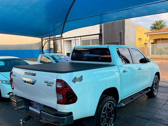 TOYOTA-HILUX-2.8 D-4D TURBO DIESEL CD SRV 4X4 AUTOMÁTICO TOYOTA-HILUX-2022