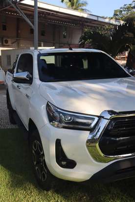 TOYOTA-HILUX-2.8 D-4D TURBO DIESEL CD SRV 4X4 AUTOMÁTICO TOYOTA-HILUX-2024