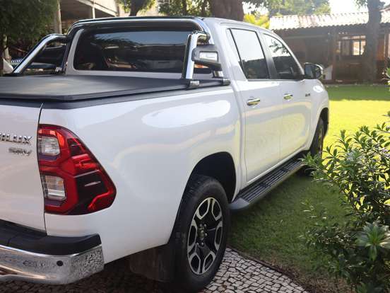 TOYOTA-HILUX-2.8 D-4D TURBO DIESEL CD SRV 4X4 AUTOMÁTICO TOYOTA-HILUX-2024